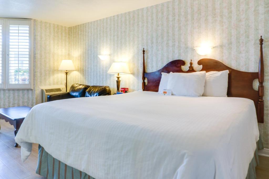 Carousel Inn And Suites 阿纳海姆 外观 照片